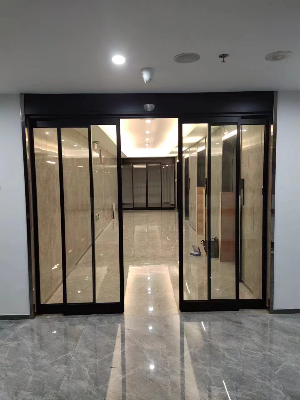 溧水区玻璃伸缩门